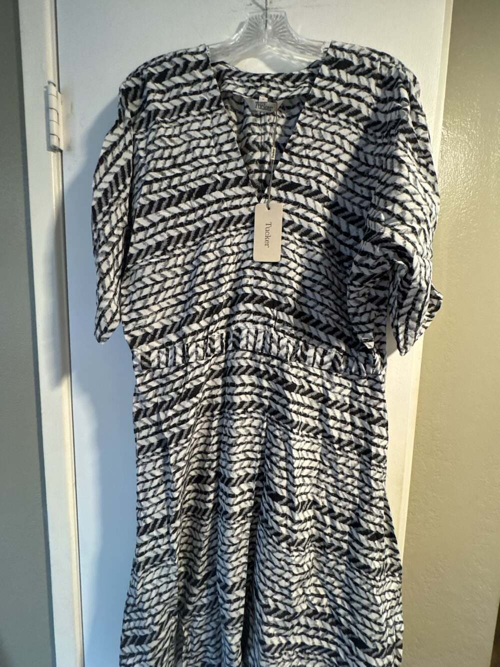 Tucker The Market Dress - Black/White 100% silk- LG
